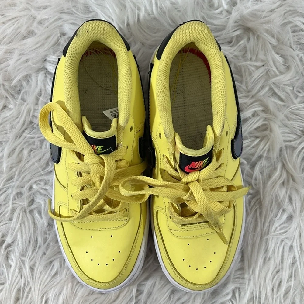 NIKE Air Force 1 Low Shoes Yellow Purse Removable Swoosh‎ Black Size 4.5Y Youth